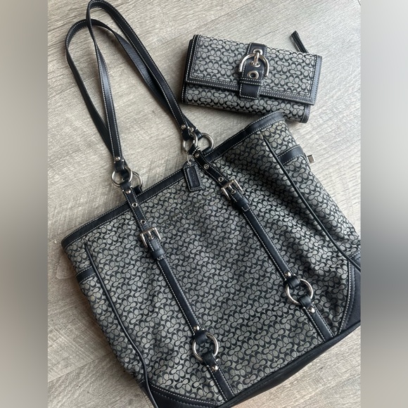 Coach Signature Tote with Wallet - Picture 1 of 7